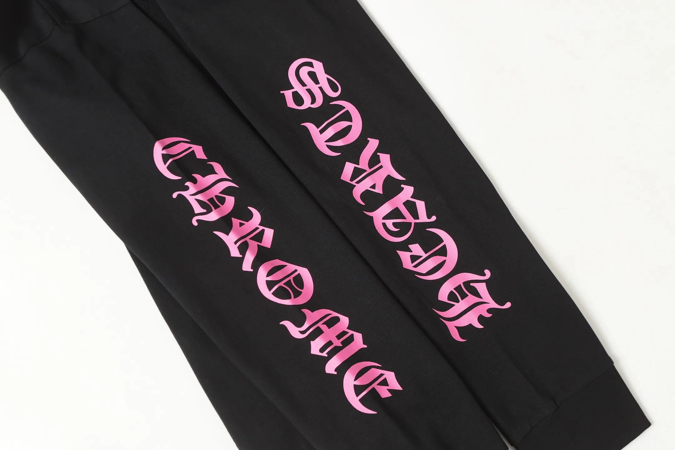 P160 Cross-border model, please do not place an order if you pursue perfection -Chrome Hearts/Chrome Hearts 23ss Sanskrit printed popular long-sleeved T-shirt -High weight, high density and high quality. The wool is soft, delicate and skin-friendly. It feels soft and silky. It has excellent warmth and skin-friendly properties. -Customized weaving and dyeing, no color difference. No matter the fabric or workmanship details, it beats the ordinary version on the market. -Colour: black -Size: S M L XL